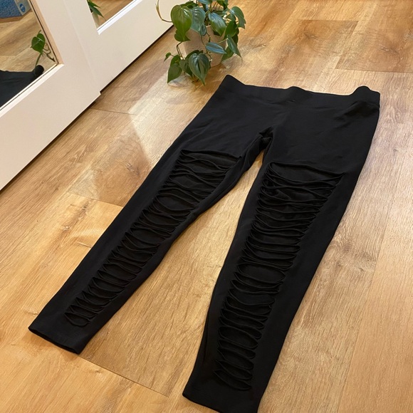 Express distressed leggings. Leggings with slits. Woman’s size is petite large - Picture 3 of 14